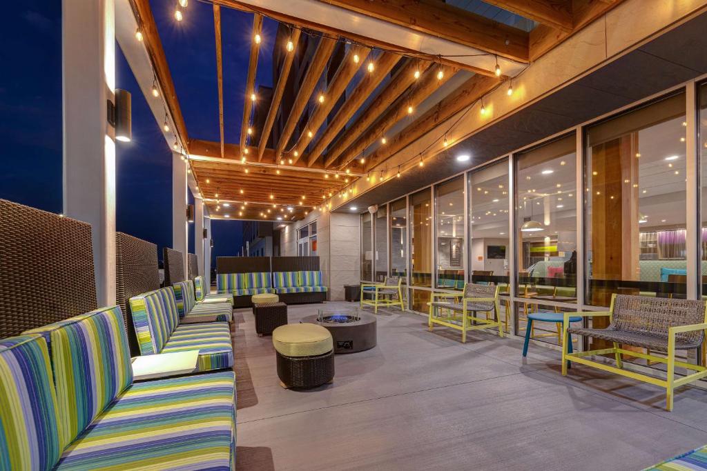 Posezení v ubytování Home2 Suites By Hilton Wilkes-Barre