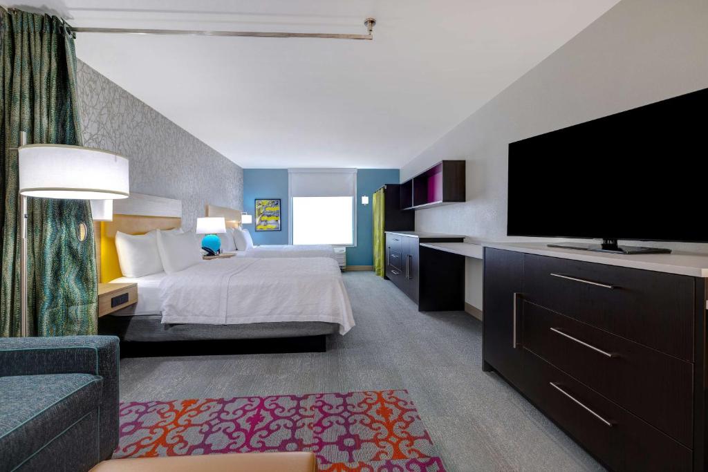 TV a/nebo společenská místnost v ubytování Home2 Suites By Hilton Wilkes-Barre