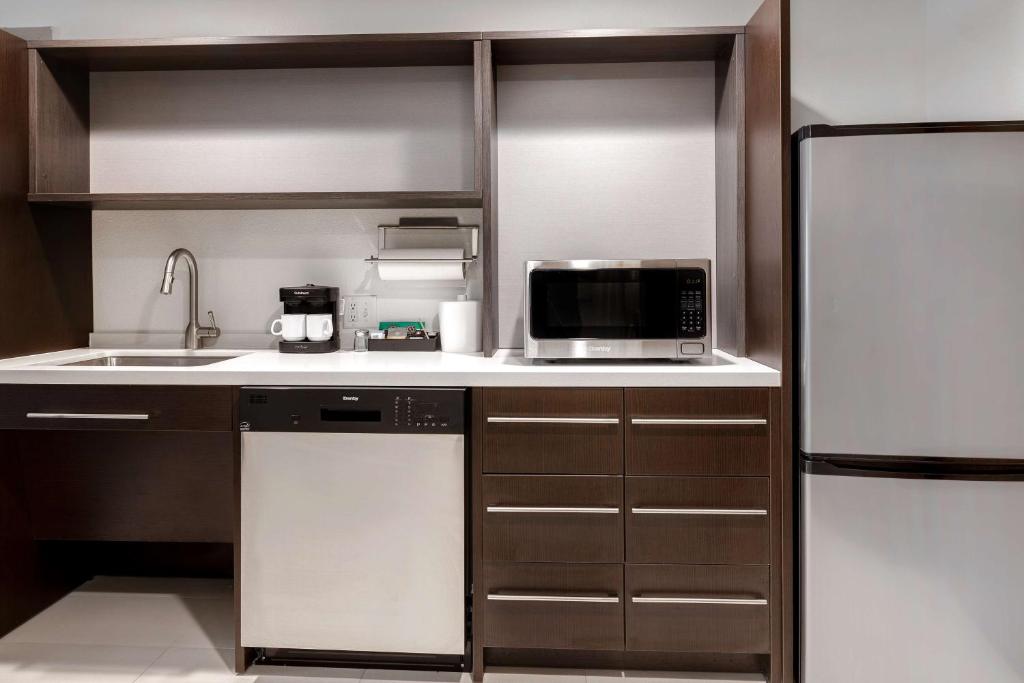 Kuchyň nebo kuchyňský kout v ubytování Home2 Suites By Hilton Wilkes-Barre
