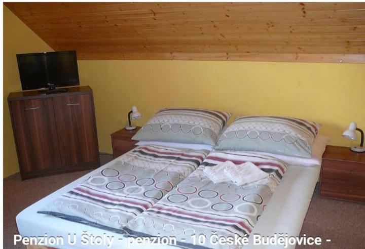 Postel nebo postele na pokoji v ubytování Penzion U Štoly