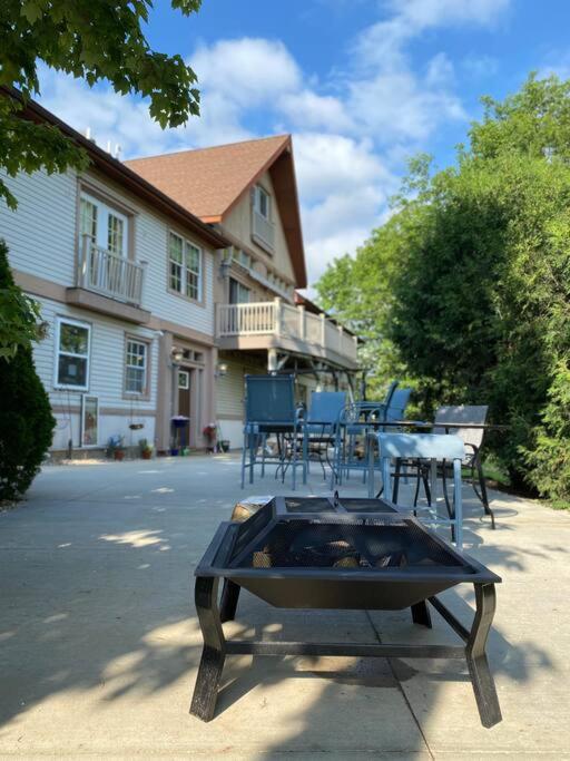 Beautiful and peaceful Apartment that sleeps 6 located in the Chateau