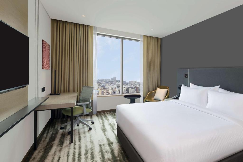 Hilton Garden Inn Bengaluru Embassy Manyata Business Park - Deluxe King Room