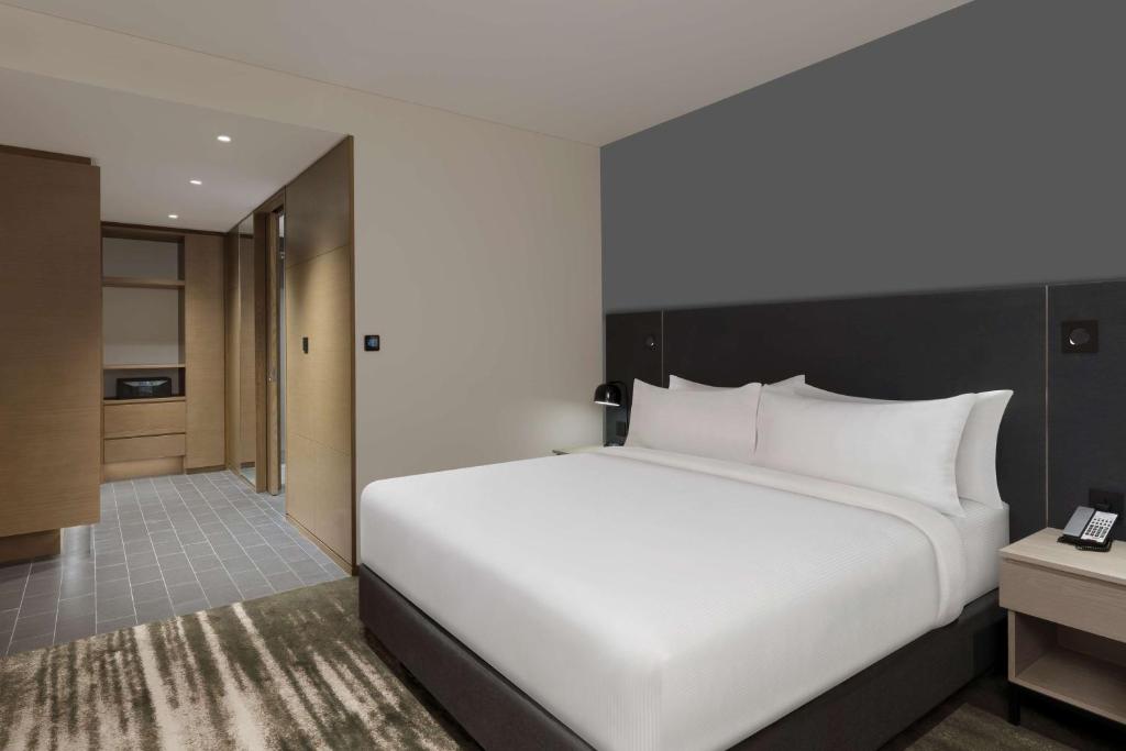 Hilton Garden Inn Bengaluru Embassy Manyata Business Park - Deluxe King Suite Con Traslado A Aeropuerto De Ida