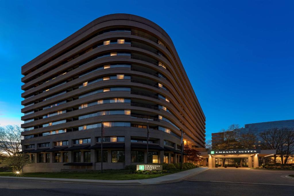 Embassy Suites by Hilton Bethesda Washington DC photo