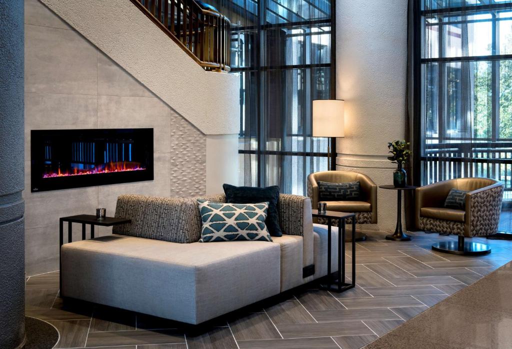 Embassy Suites by Hilton Bethesda Washington DC photo