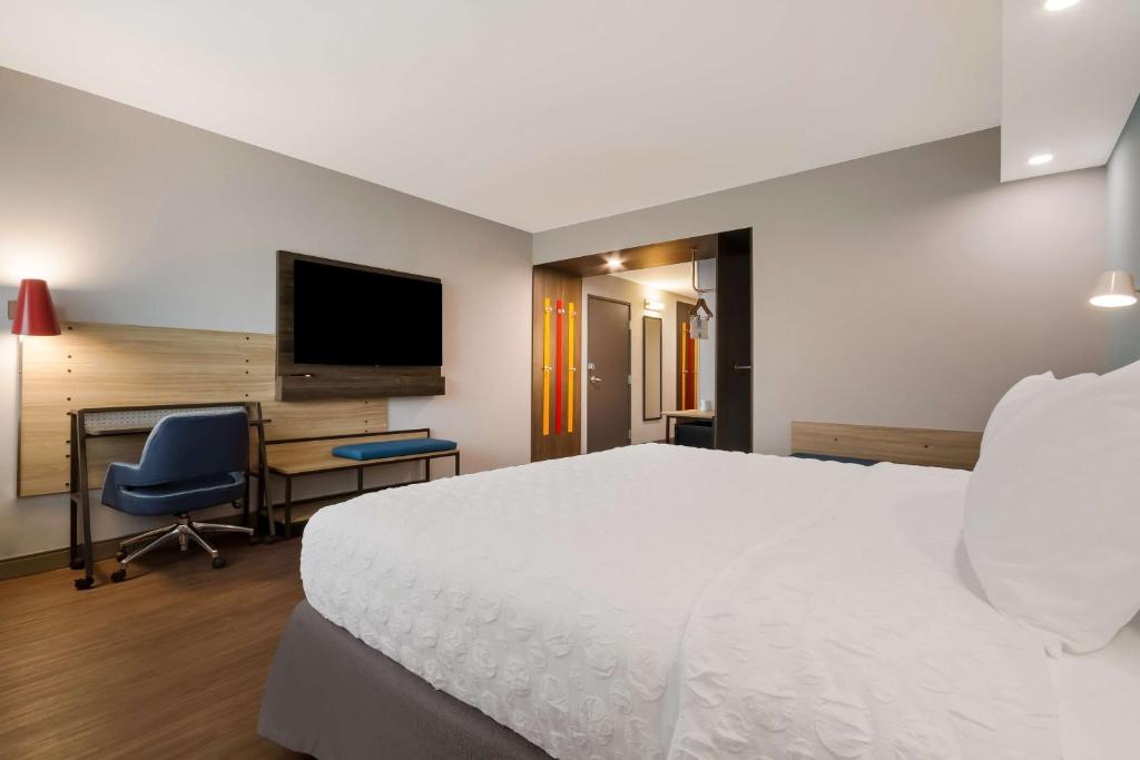 Postel nebo postele na pokoji v ubytování Tru By Hilton Destin