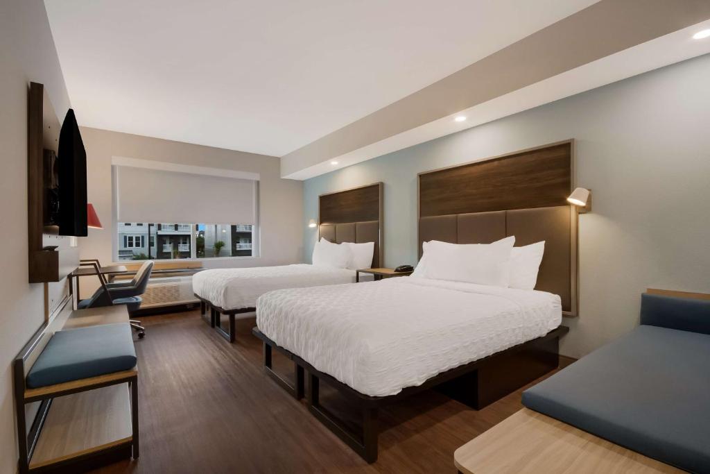 Postel nebo postele na pokoji v ubytování Tru By Hilton Destin