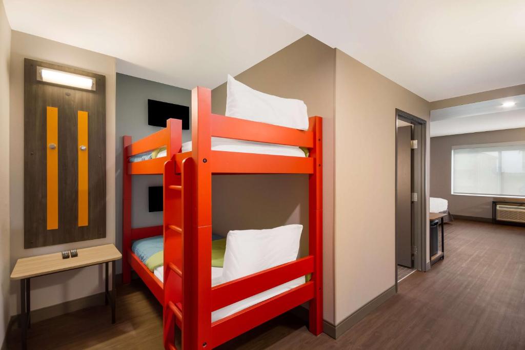 Postel nebo postele na pokoji v ubytování Tru By Hilton Destin
