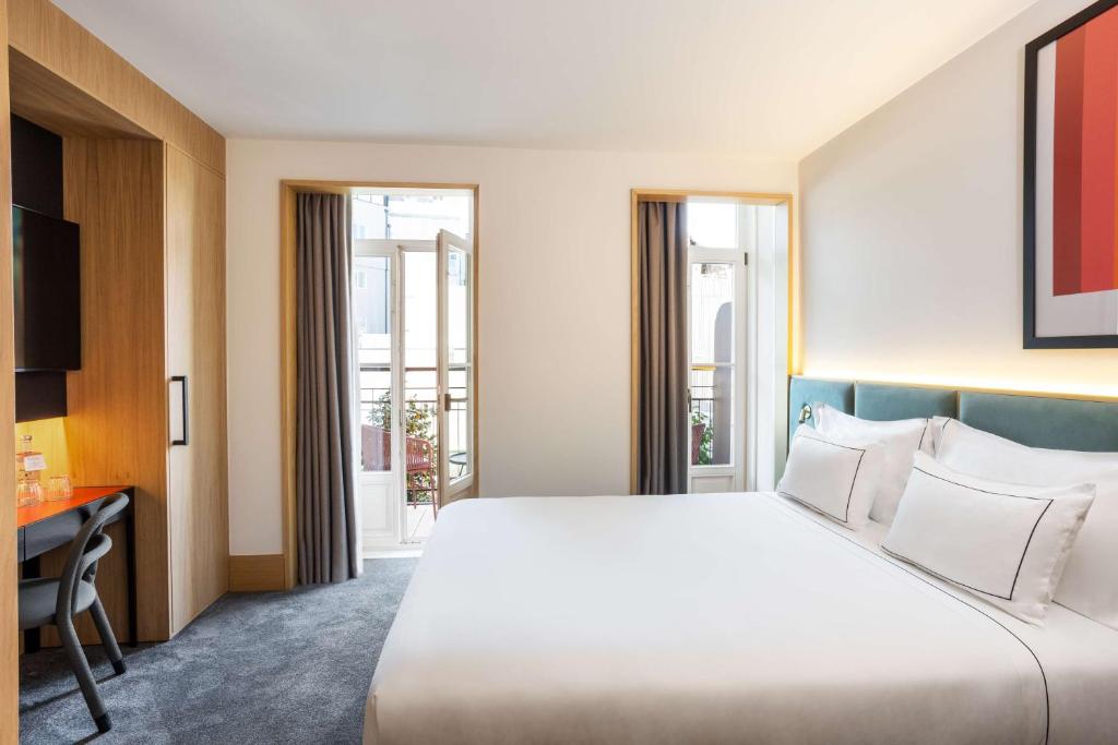 
Queen Room with Balcony
