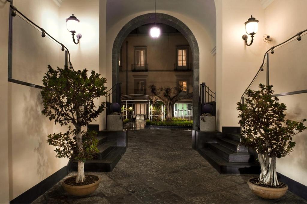 Palazzo Caracciolo Naples - Resim 20