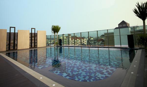 a large swimming pool on top of a building at April Suites in Pattaya Central
