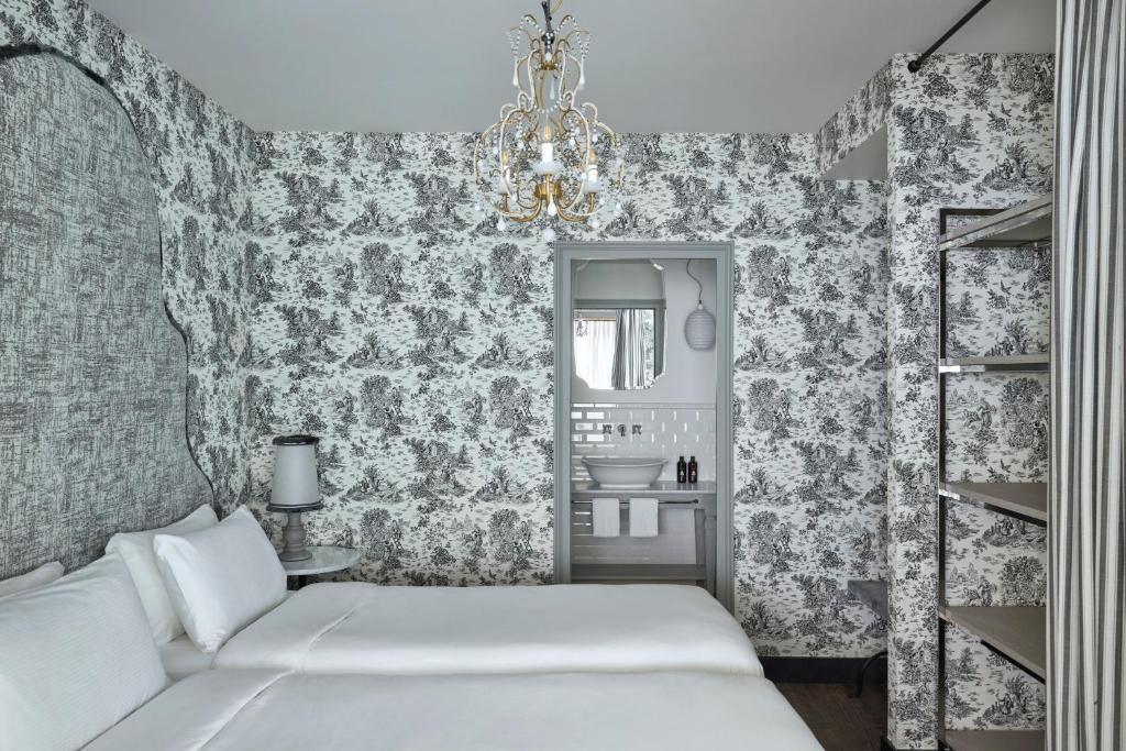 COMO Le Montrachet - Superior Suite