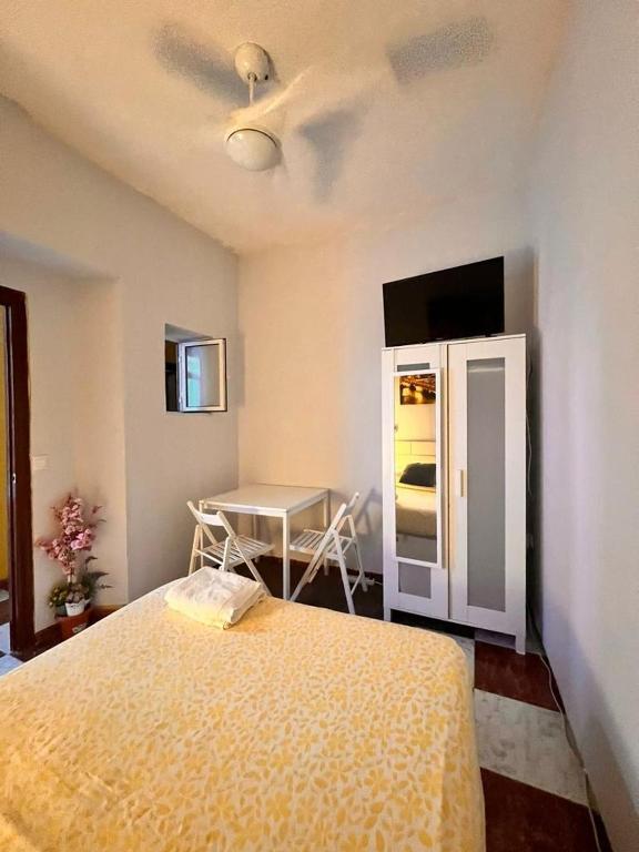 Santa Isabel low cost apartment rooms