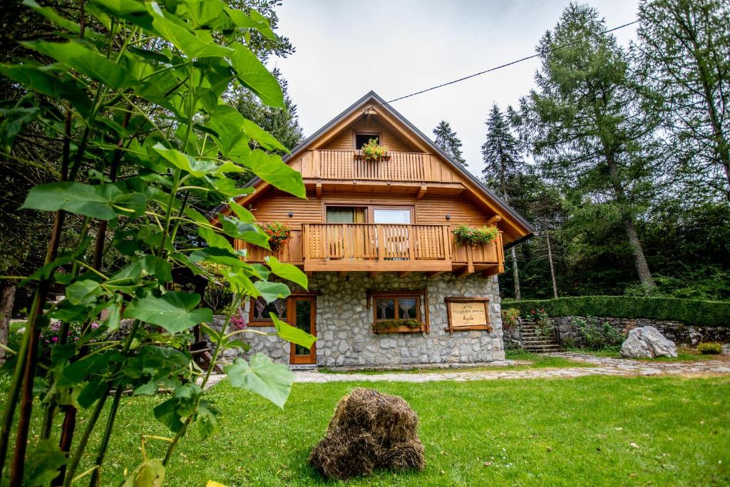 Galerija fotografija objekta Vacation house Kula u gradu 'Jasenak'