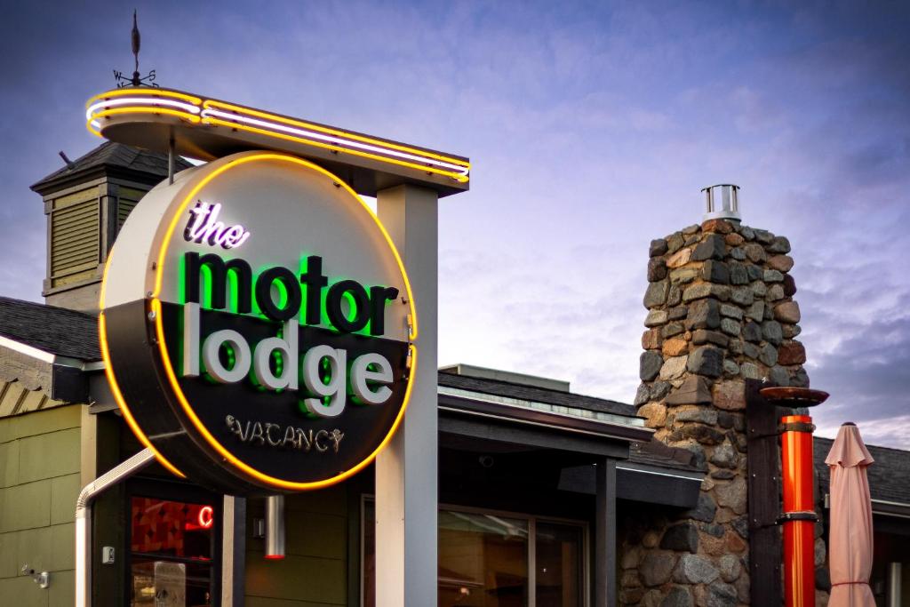 a sign for the motor lodge on top of a restaurant at The Motor Lodge in Prescott