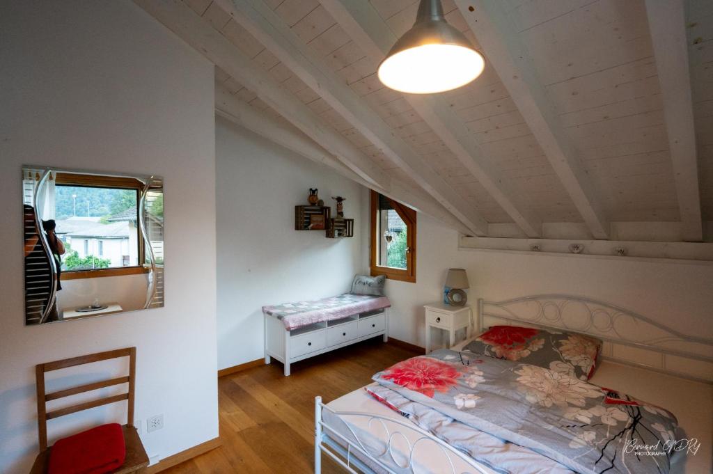 a bedroom with a bed and a table in a room at Zimmer mit eigenem Badezimmer in Näfels