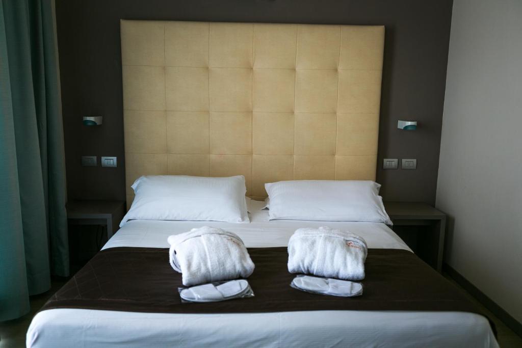 
Lateral sea view Classic Double Room with Balcony and pool access
