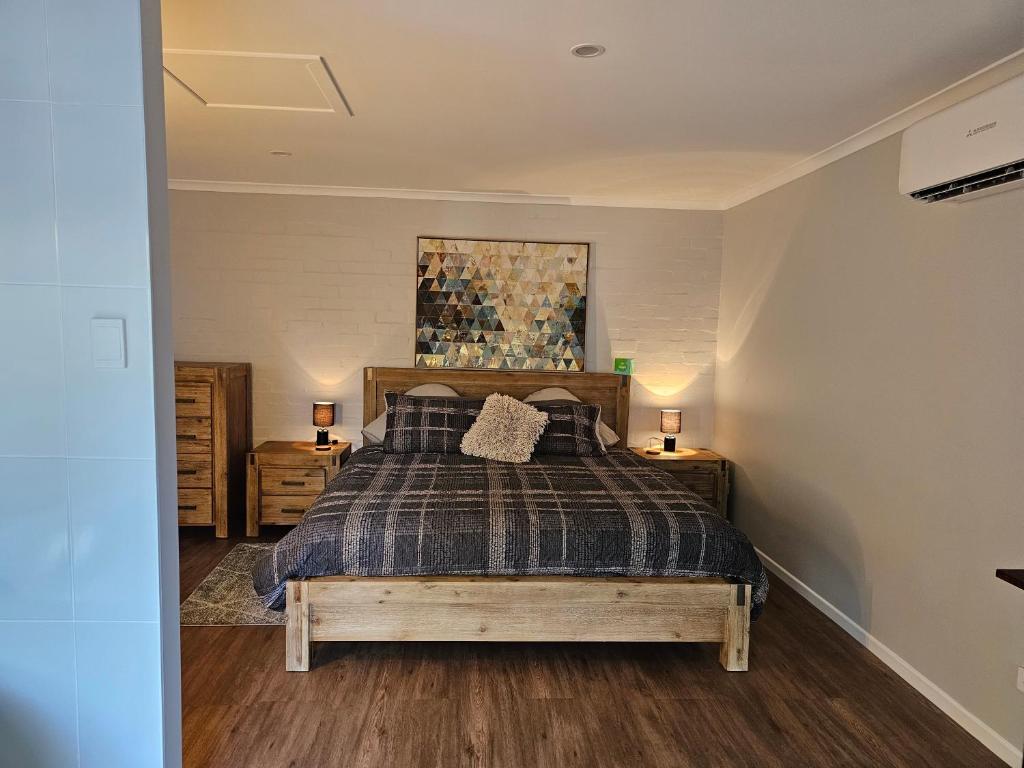 Un pat sau paturi într-o cameră la The Garden House BnB