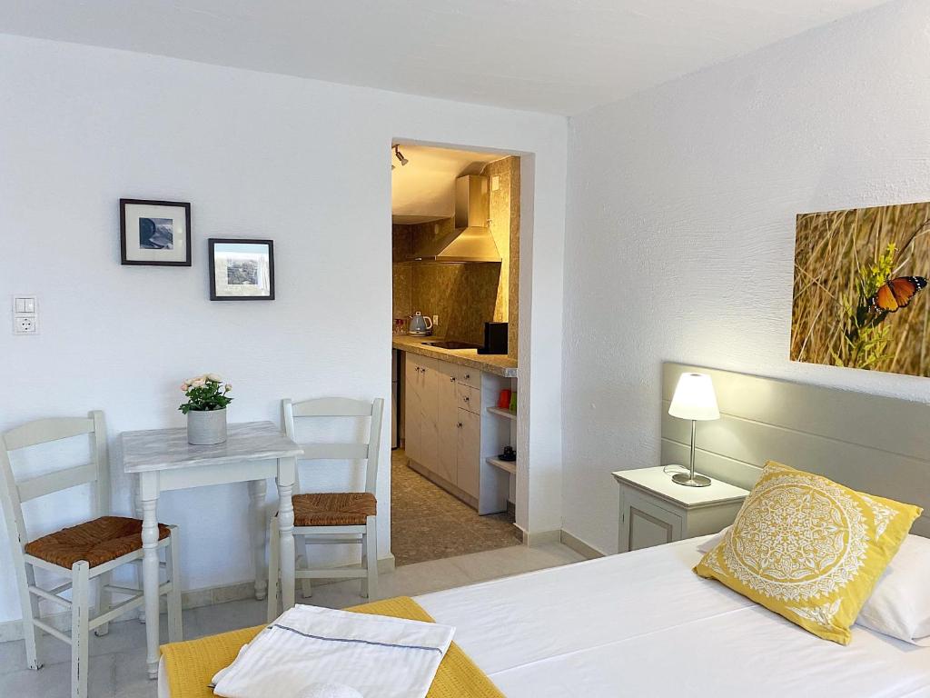 Postel nebo postele na pokoji v ubytování Anthos Apartments