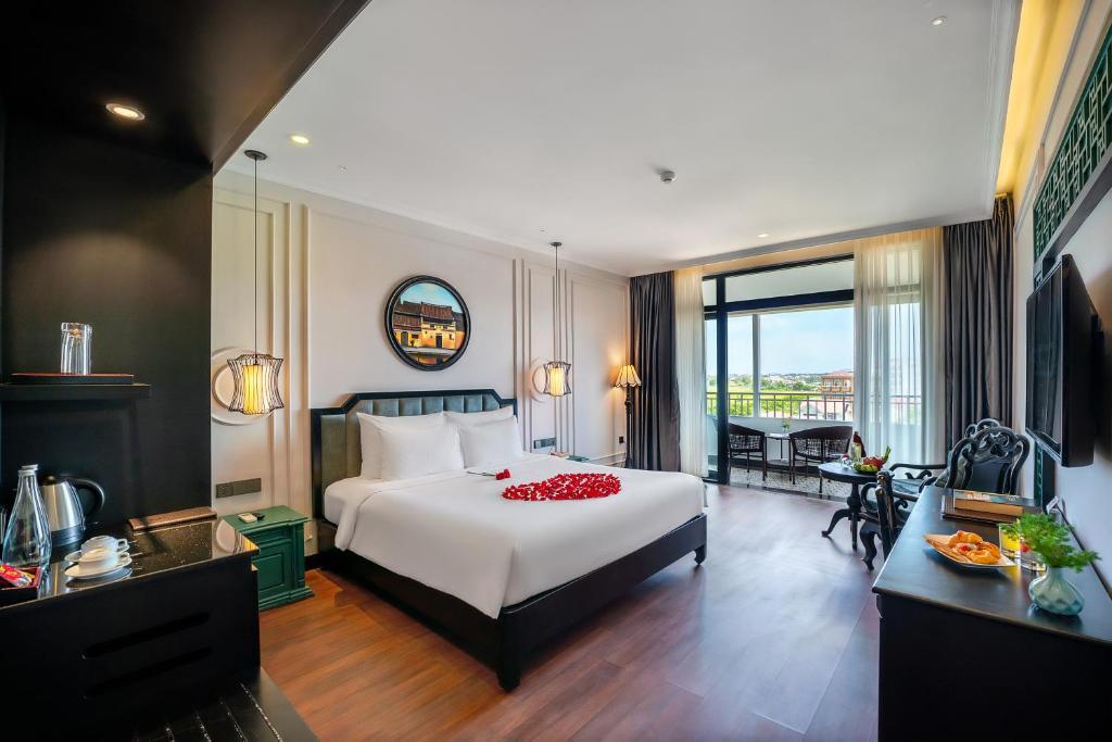 Postel nebo postele na pokoji v ubytování Hadana Boutique Resort Hoi An