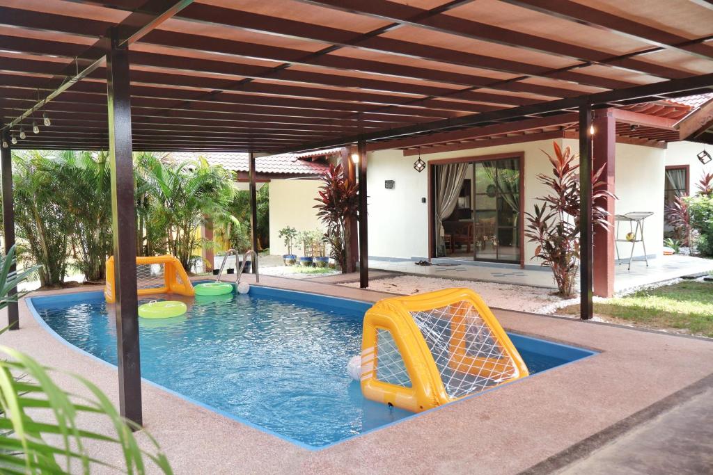Yussy Homestay at Afamosa Villa - Maison De Trois Chambres