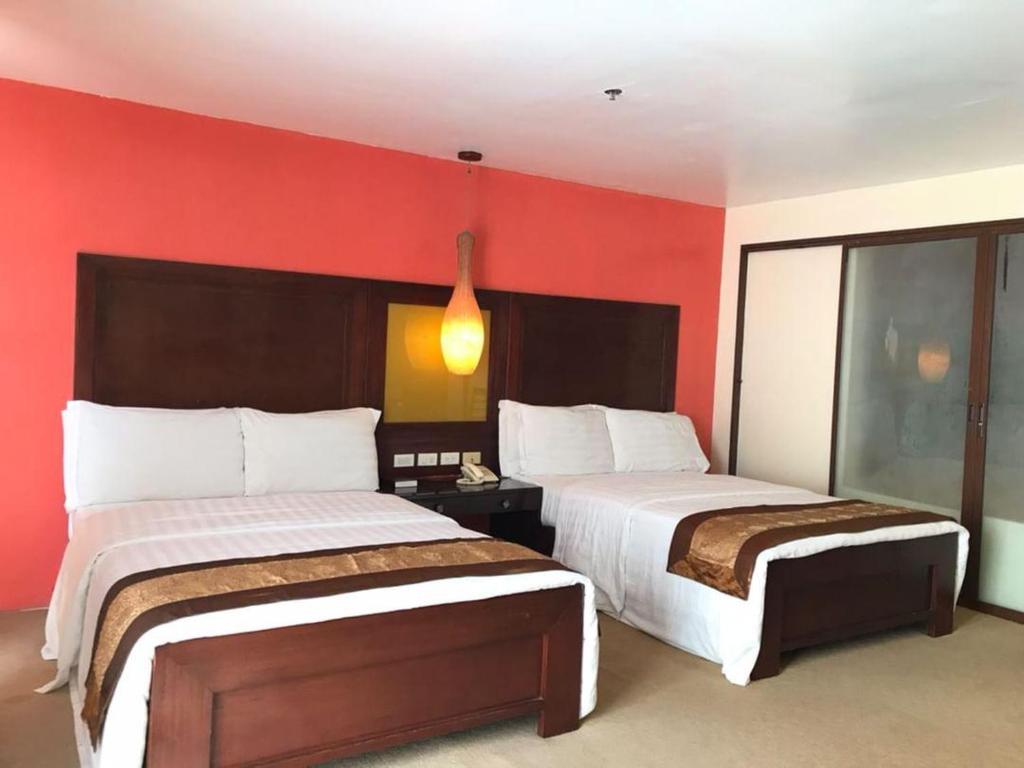 Postel nebo postele na pokoji v ubytování Coron Gateway Hotel & Suites