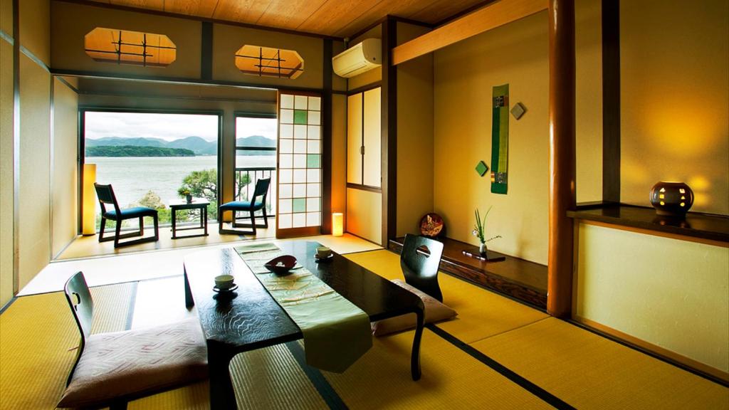 Posezení v ubytování 夕景の宿　海のゆりかご　萩小町