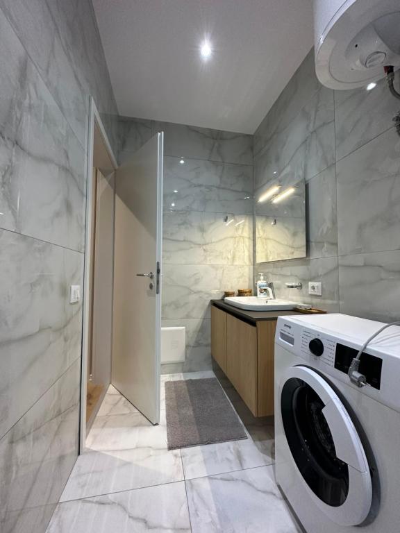 New Brilant Apartment 02 - Imazhi 4