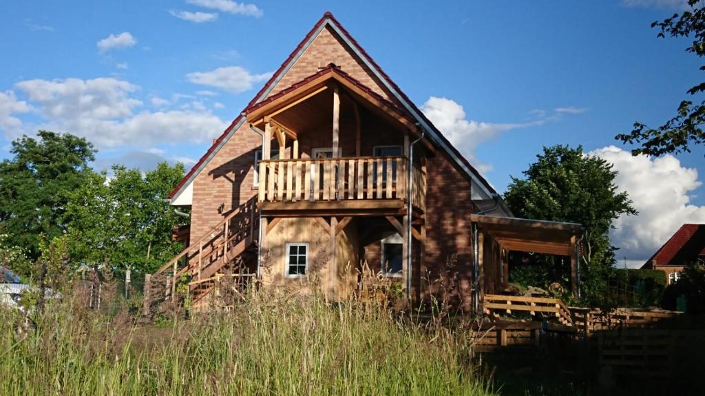 an old house with a porch and a deck at Ferienwohnung LeoFix in Klütz