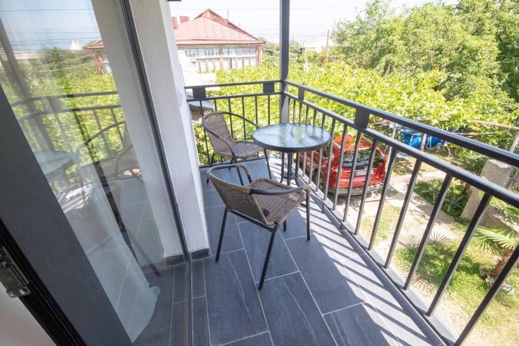 Balkón nebo terasa v ubytování Ideally located spacious 3 bedroom house