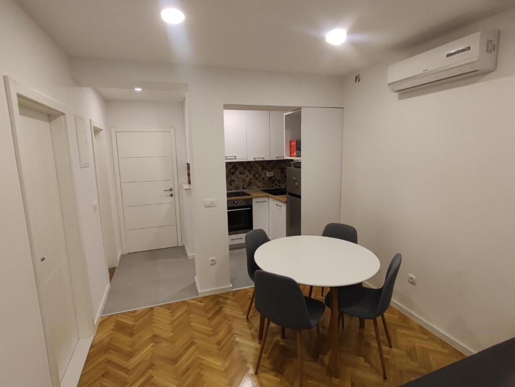 Kuchyň nebo kuchyňský kout v ubytování Apartments Šarić