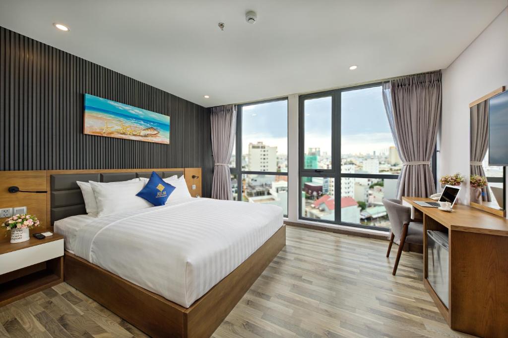 Postel nebo postele na pokoji v ubytování Jolia Hotel Danang Beach