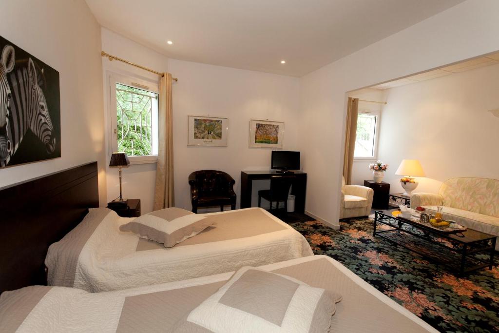 Voodi või voodid majutusasutuse Hôtel Paradis toas