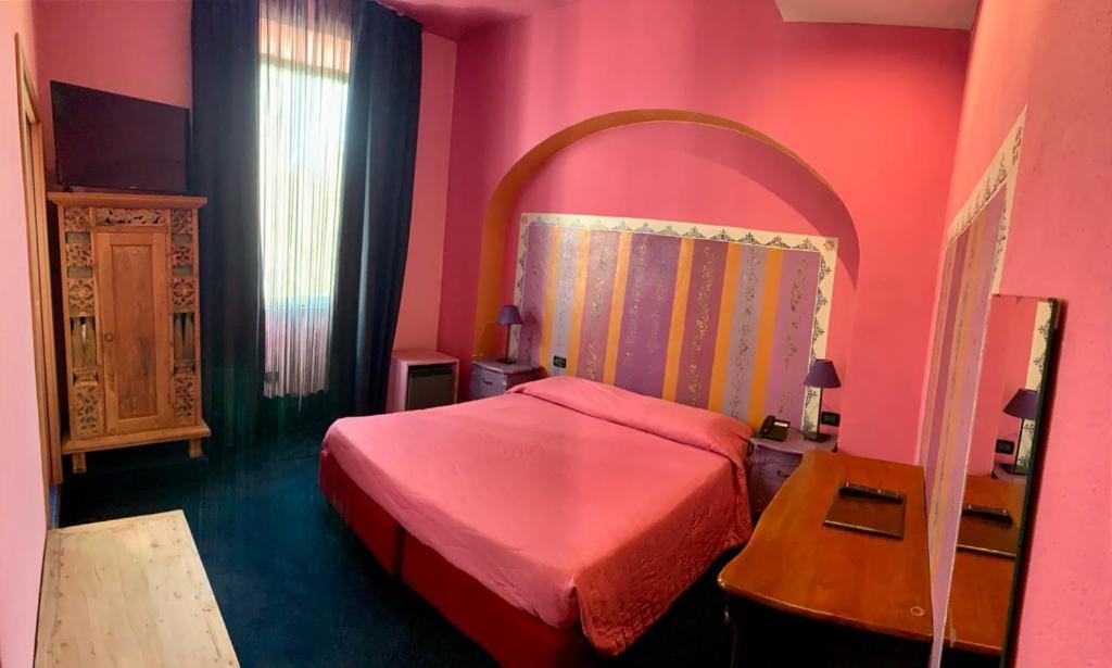 Postel nebo postele na pokoji v ubytování Hotel Bella 'Mbriana