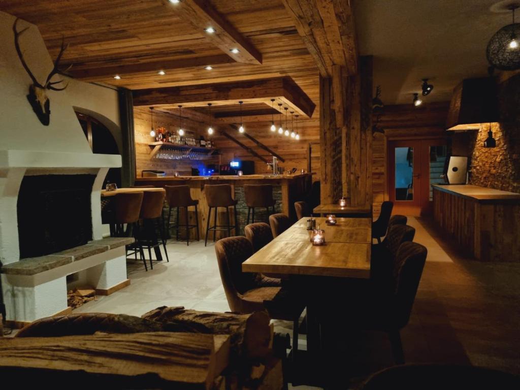 TV a/nebo společenská místnost v ubytování Hotel Pension Annerlhof