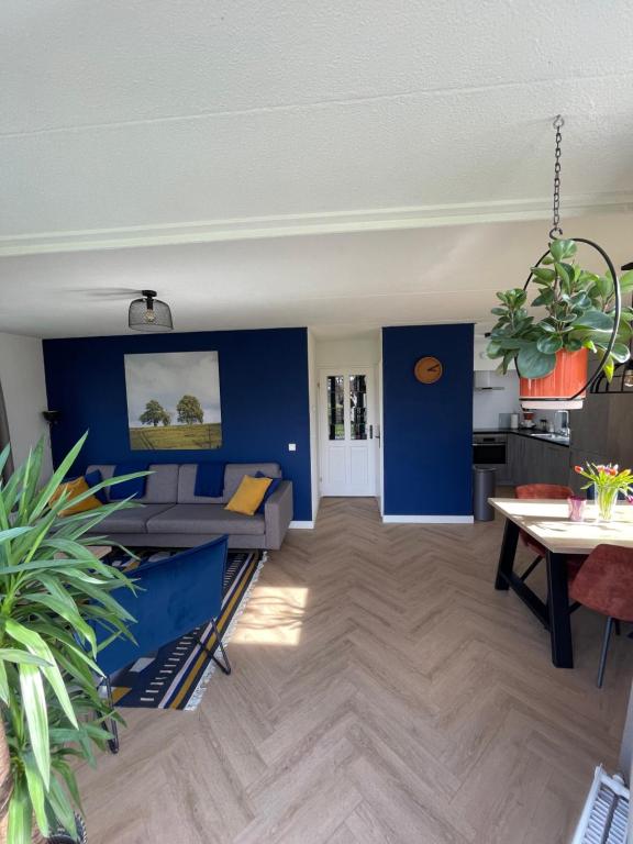 Fotografie z fotogalerie ubytování Nice 3-bedroom house with lake view v destinaci Ewijk