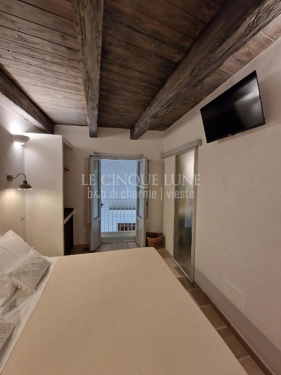 Postel nebo postele na pokoji v ubytování Le Cinque Lune