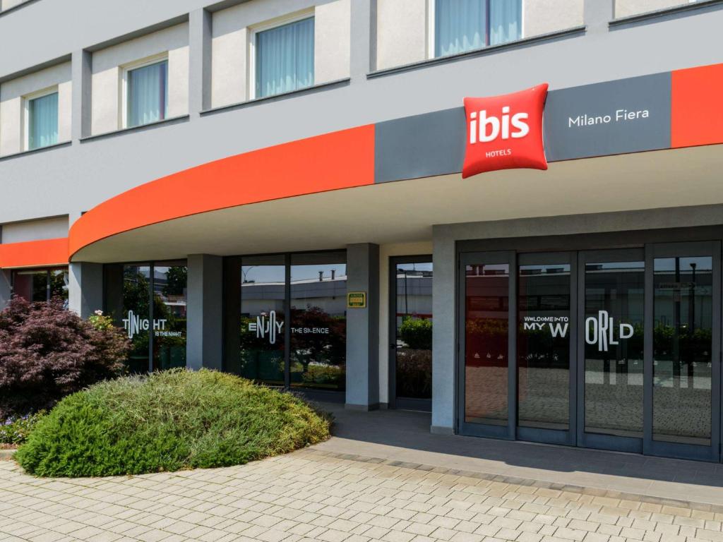 a building with a tilts sign on the side of it at Ibis Milano Fiera in Lainate