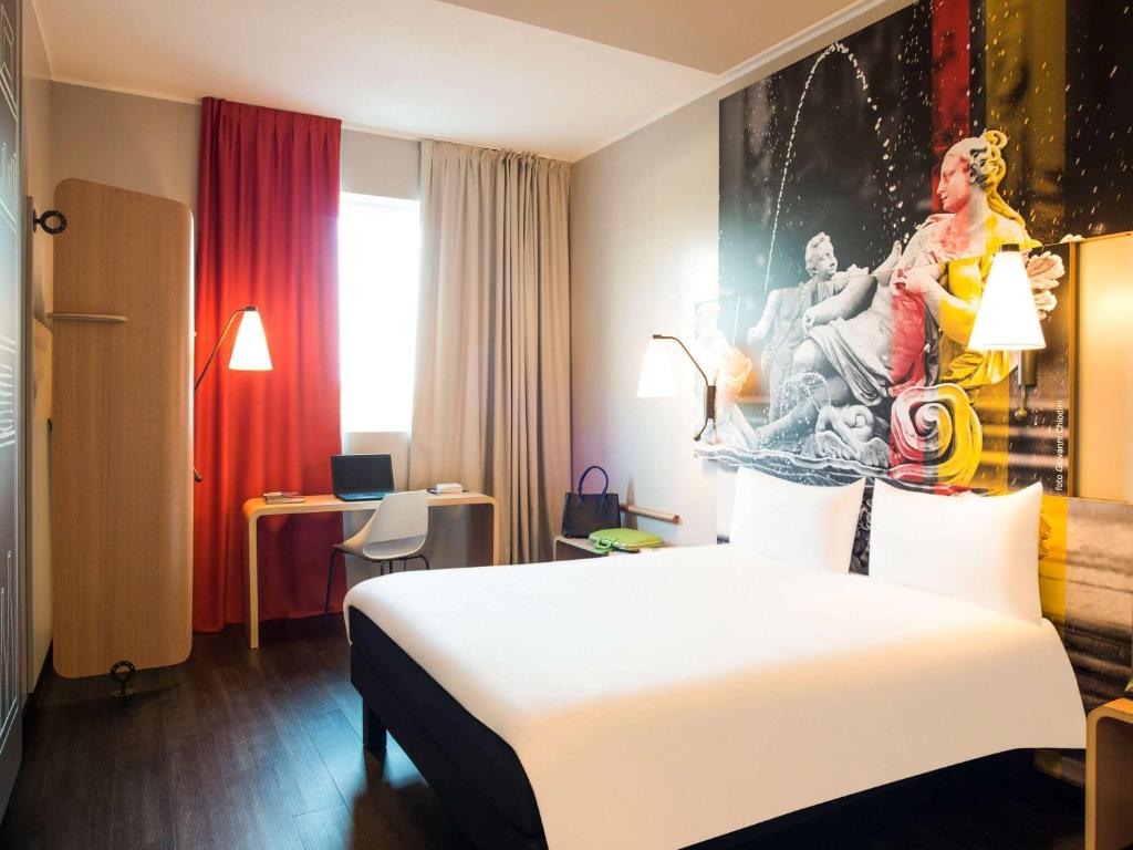 Postel nebo postele na pokoji v ubytování Ibis Milano Fiera