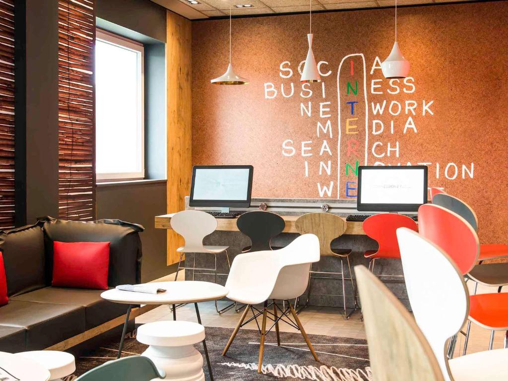 Posezení v ubytování Ibis Milano Fiera