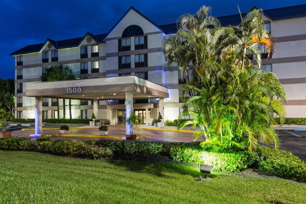 Holiday Inn Express Fort Lauderdale North Executive Airport, an IHG