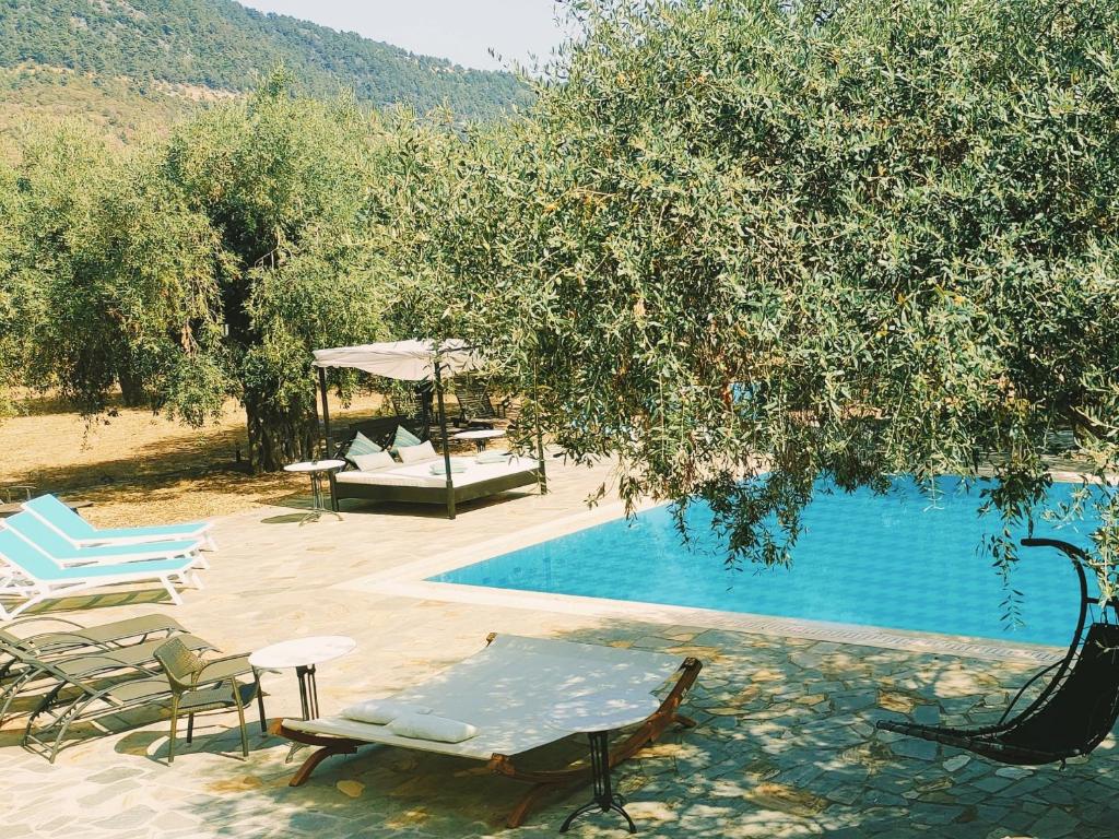 Bazén v ubytování Ipsario Garden Hotel nebo v jeho okolí