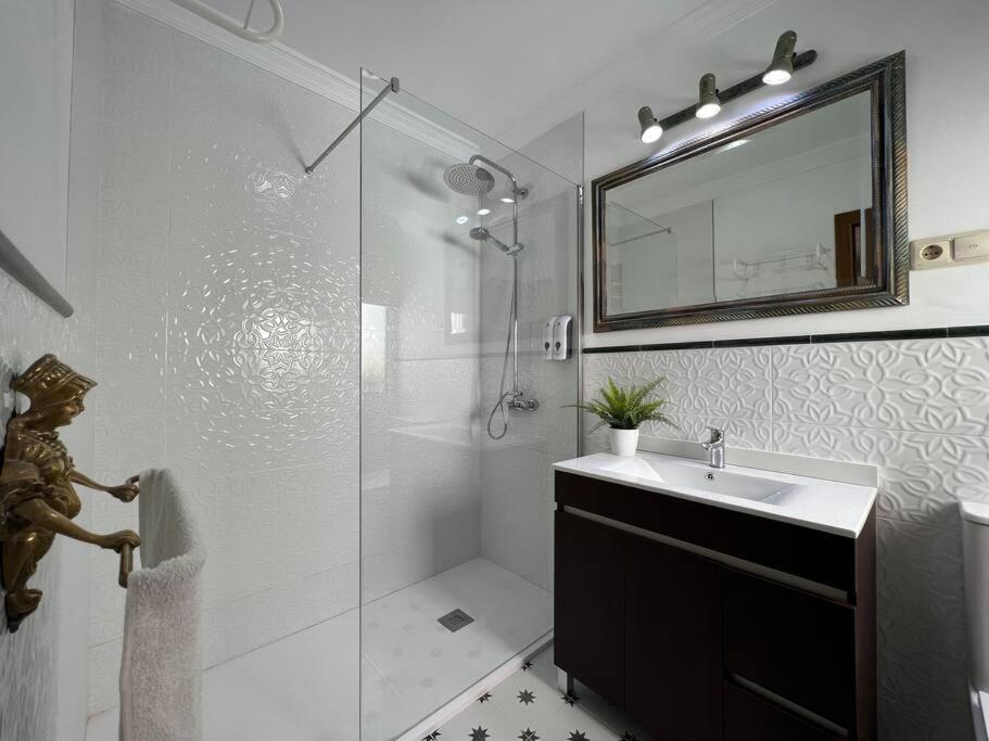 Kúpeľňa v ubytovaní Casa Azalea - nuevo alojamiento en Setenil de las Bodegas