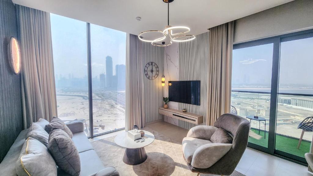 een woonkamer met een bank en stoelen en een tv bij STAY BY LATINEM Luxury 2BR Holiday Home CV A2301 near Burj Khalifa in Dubai