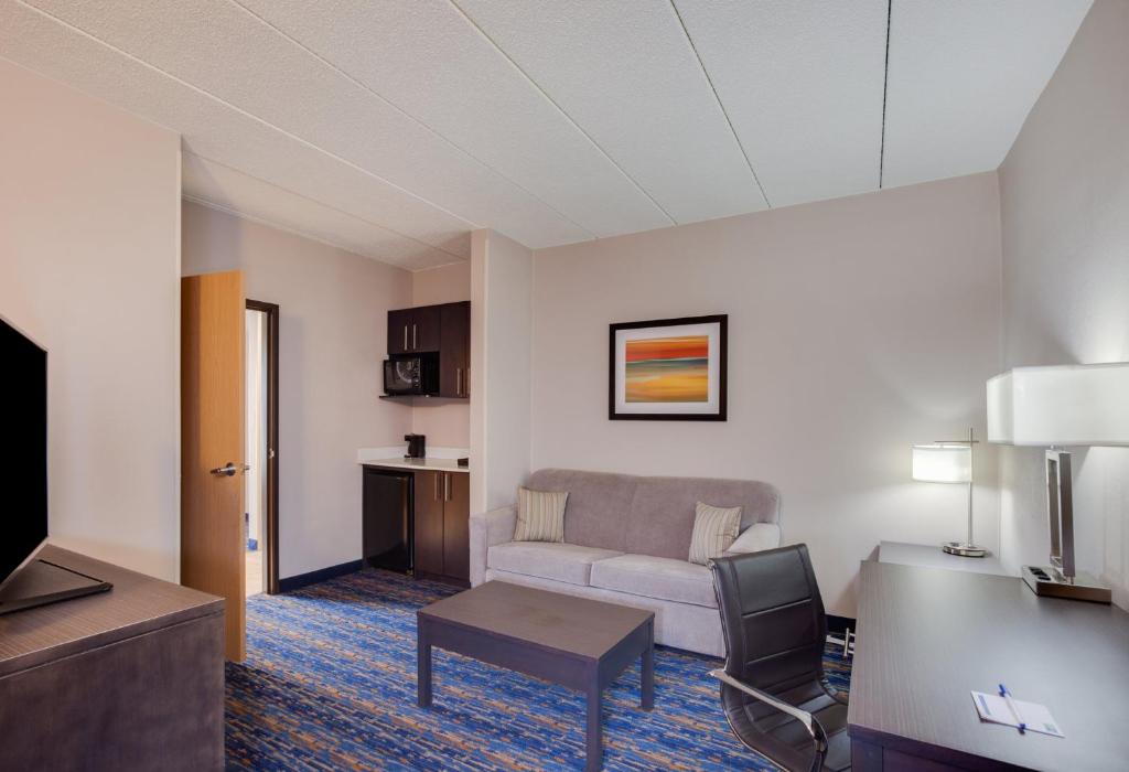Holiday Inn Express I-95 Capitol Beltway - Largo by IHG - Housity