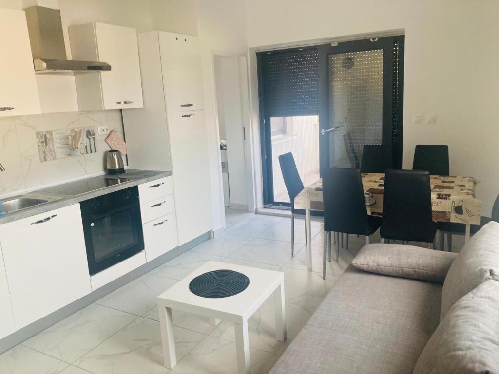 Η κουζίνα ή μικρή κουζίνα στο Villa Sole Tisno