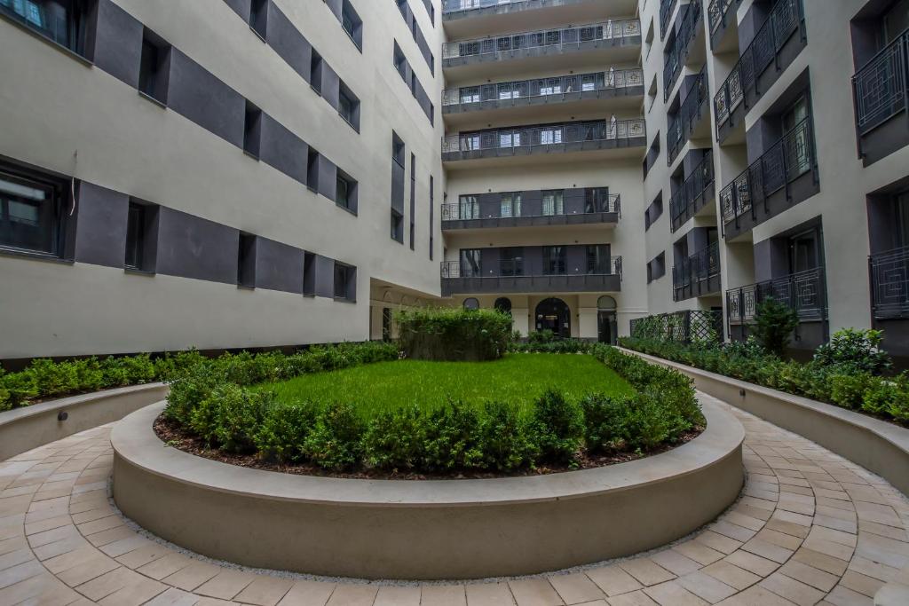 Vonkajšia záhrada v ubytovaní K40 Romantic Deluxe Studio In the City Center