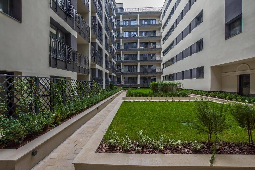 Vonkajšia záhrada v ubytovaní K40 Romantic Deluxe Studio In the City Center