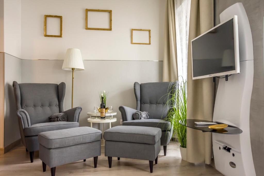 Televízia a/alebo spoločenská miestnosť v ubytovaní K40 Romantic Deluxe Studio In the City Center