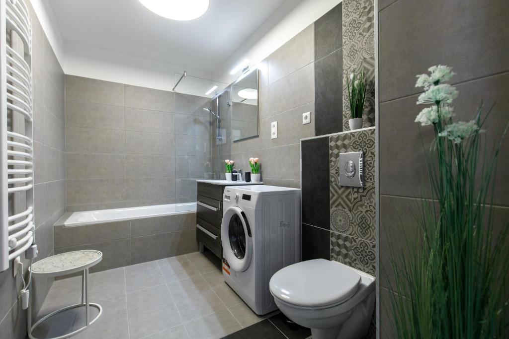 Kúpeľňa v ubytovaní K40 Romantic Deluxe Studio In the City Center